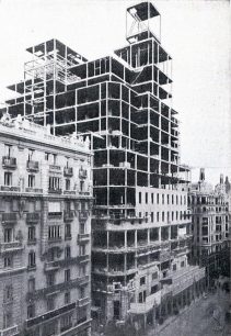 Ya se empieza a intuir el aspecto final del edificio, Madrid