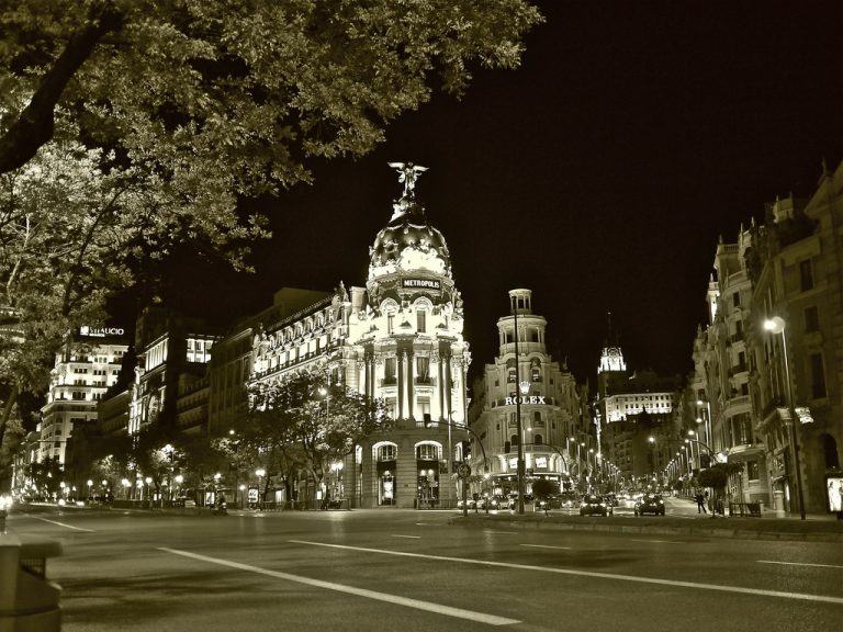 Gran Vía y Alcalá de noche, Madrid
