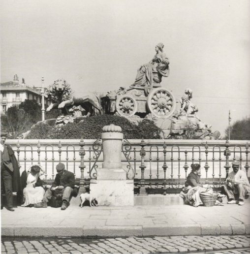 Almorzando junto a Cibeles 1906, Madrid