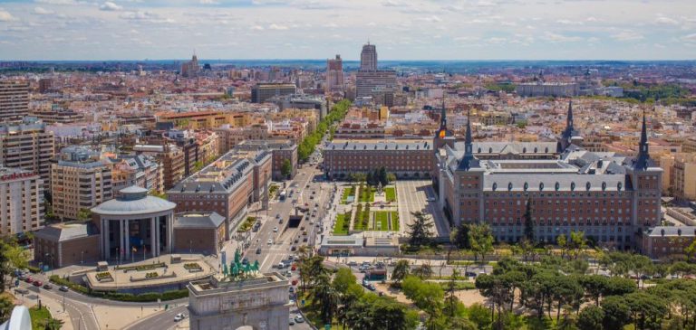 Faro de Moncloa Madrid, foto de Adrián Herrero