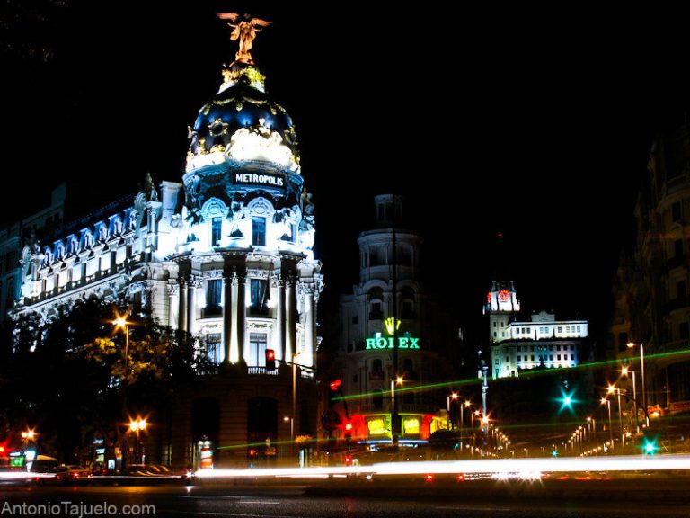 Edificio Metrópolis de noche, Madrid