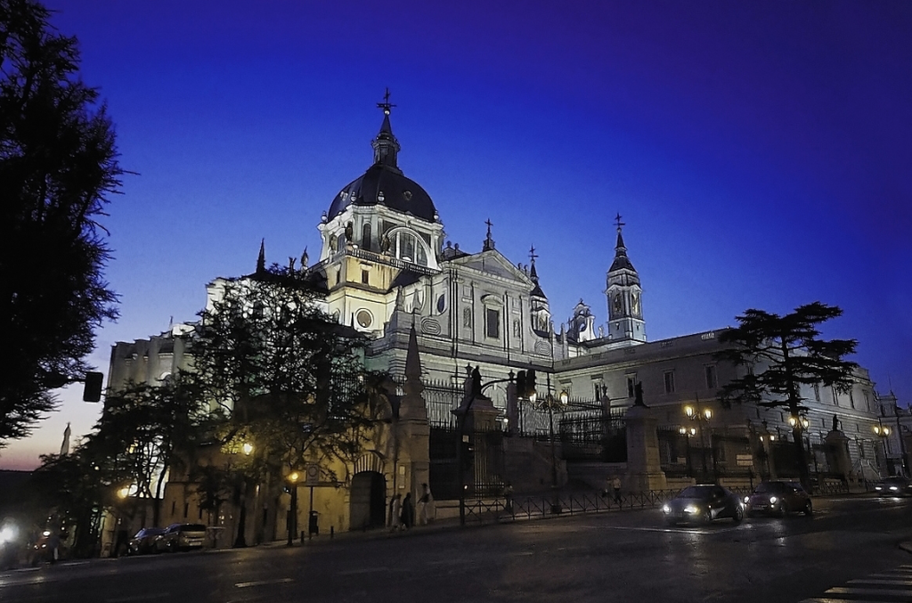 Catedral de la Almudena , de noche, Madrid