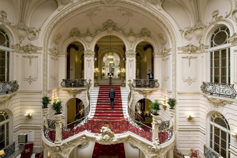 Escalinata Casino de Madrid