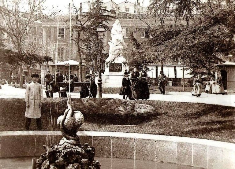 La Plaza de Santa Ana, 1900